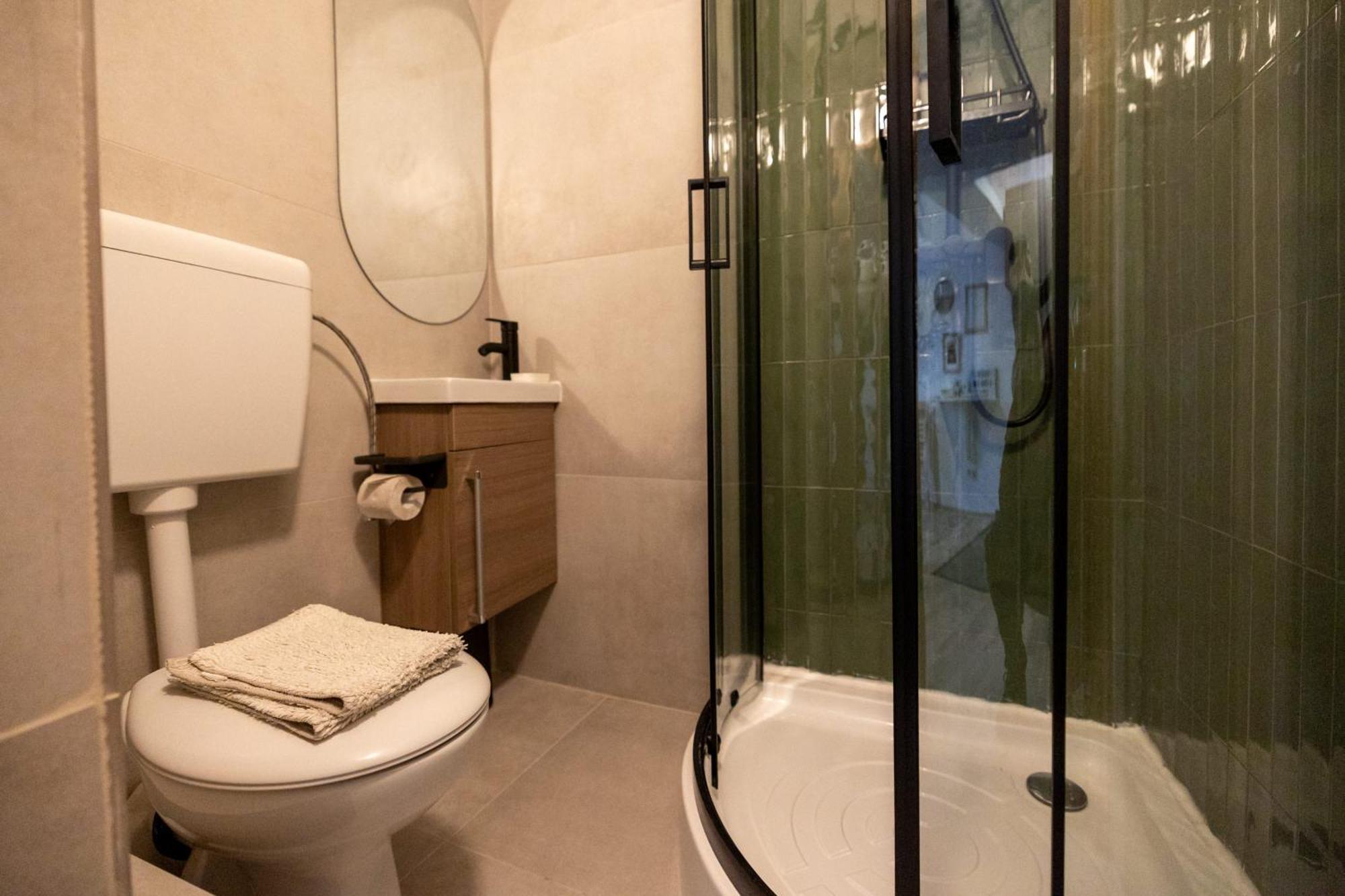 Cozy Studio Retreat - Quiet, Premium Stay Timisoara Luaran gambar