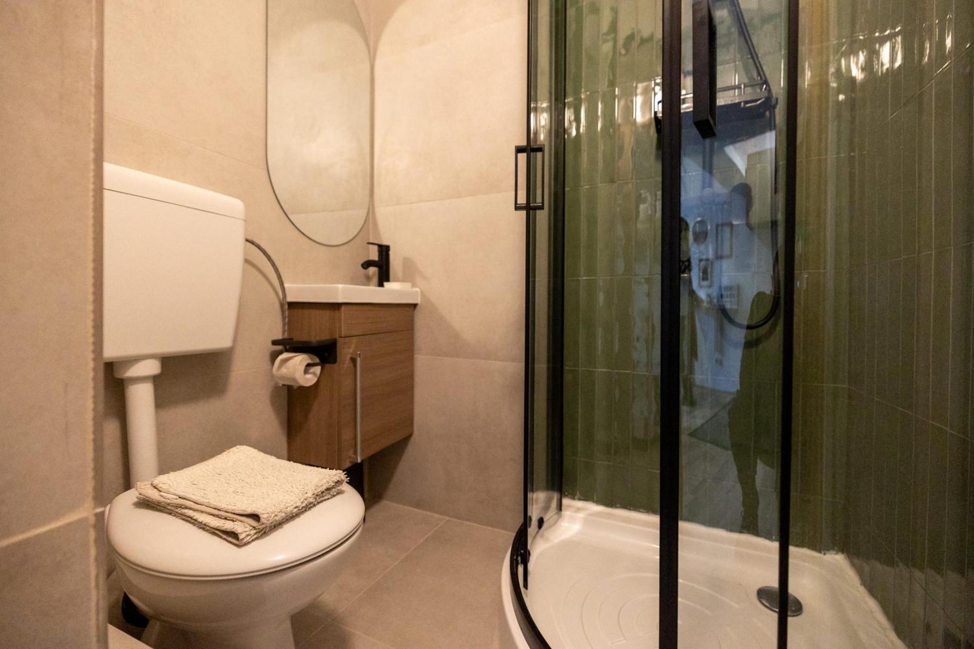 Cozy Studio Retreat - Quiet, Premium Stay Timisoara Luaran gambar