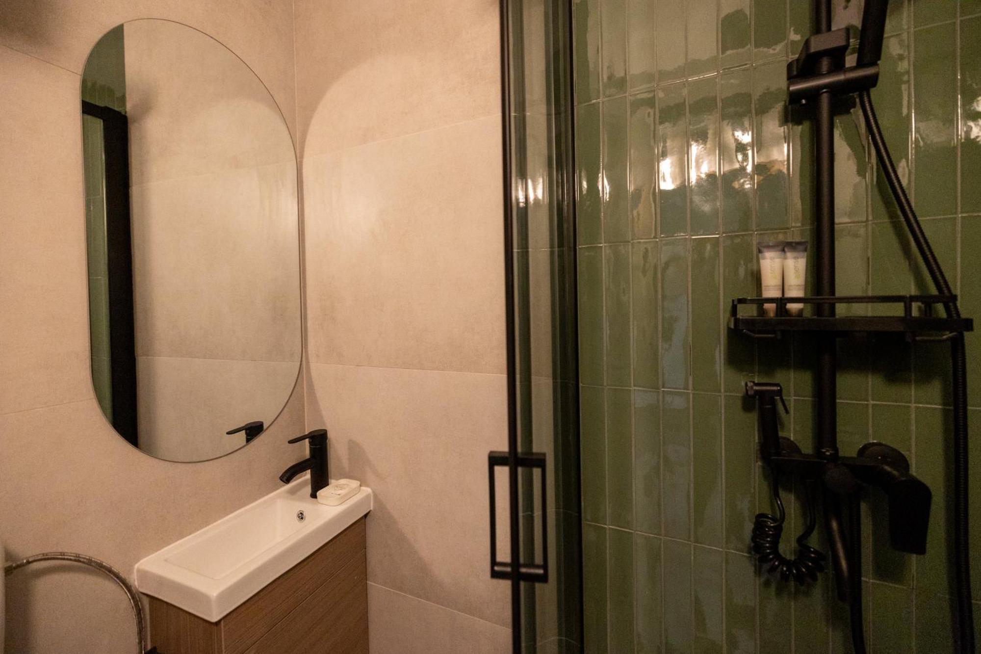 Cozy Studio Retreat - Quiet, Premium Stay Timisoara Luaran gambar